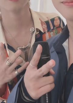 "キ  ミ"   に   花   束   を   。