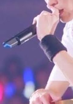 　馬 鹿 な ア イ ツ  。　