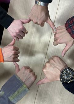 みなさん、距離近いです