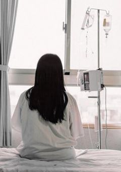 入院してる女の子と頼もしい先生達