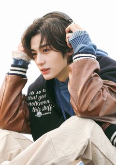 突然入ってきた新人は私が気になるみたいです