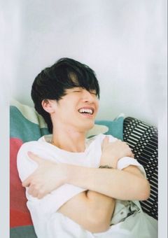 泣くな、笑え。