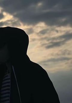 # ＿ 死んだメンバー 、 俺に憑いた件 。