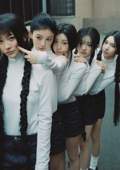 　　　𝑹 - 𝐔 𝐈𝐃𝐎𝐋