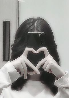 秘密を着飾る魔性の女