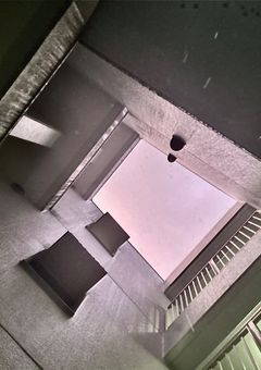 雨の日は学校に行かない。