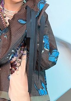 1人のニンゲンと8人のヨウカイ