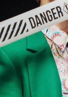 　　人 気 ア イ ド ル 、裏 で は 殺 し 屋  。「連載休止」