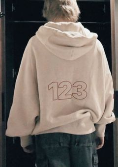 雪が舞い散ちる夜僕は貴方に出会った