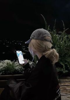 世界的歌手は、顔が知られていません