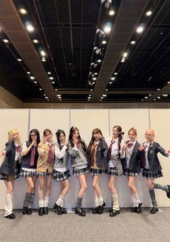 NiziUの “ アオハル ”