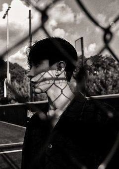 知らない顔の君