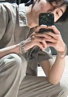 公園で見つけた花のお陰で推しに告白されました、