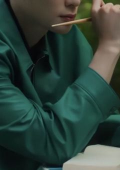 赤い瞳に吸い込まれ