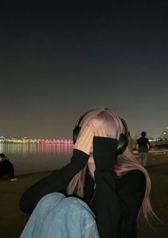 ア イ ド ル の 幼 馴 染