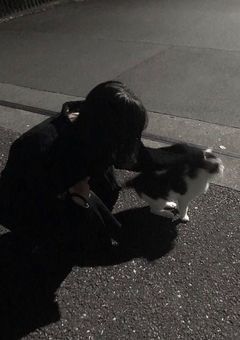 死にたがりの女の子は監禁されました。