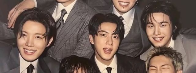 kuroi๐ฉ๐ญใใใฎๅฃ็ด็ปๅ