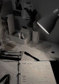 𝒔𝒕𝒖𝒅𝒚𝒓𝒐𝒐𝒎