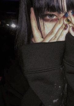 彼 女 は 男 性 恐 怖 症