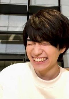  今 日 が 最 悪 や と 思 っ て ん な ら 明 日 を 最 高 に す れ ば え え ね ん 