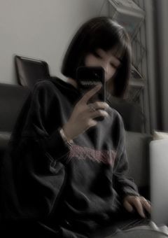 目つきの悪いメイクさん　。