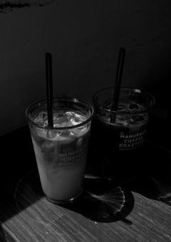 引っ越してきたお隣さんは、何か秘密がありそうです…｡