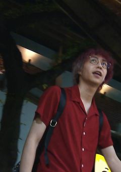 道 を 聞 い た ら 芸 能 人 ＿