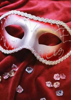 三つの仮面の少女