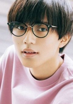 地味な生徒会長補佐の正体は！？