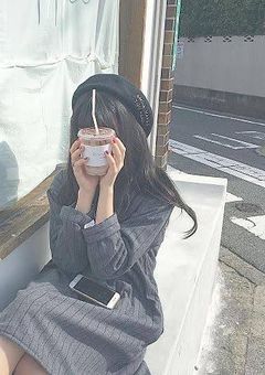 少 年 忍 者 の 女 の 子 。