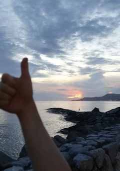 This　Can't　Be　Us