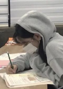 𝐬𝐭𝐮𝐝𝐲 𝐫𝐨𝐨𝐦．