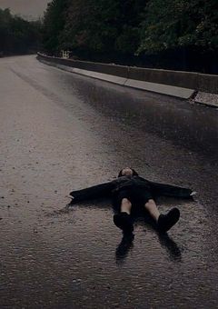 極 塩 年 上 彼 氏 。