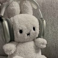 LUA🎧︎🤍さんのアイコン画像