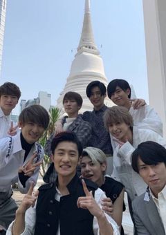 ファンの前で輝いている俺らSnow Manの裏側