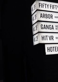 α     ×     Ω     ，