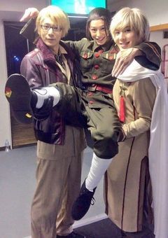 舞台は華やか、裏は修羅場