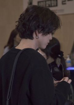 小 悪 魔 教 師 .