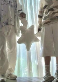 僕の手を握って