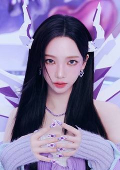 灯の灯る小さなカフェ