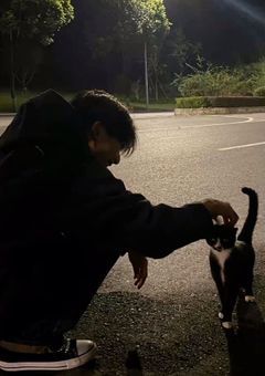 君の煌めきは夏の魔法 .