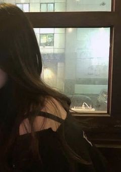 アイス屋さんの女の子