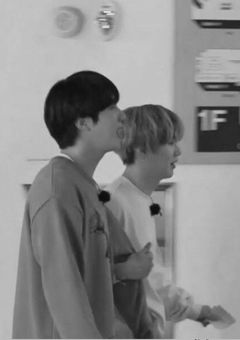 " 深 夜 の コ ン ビ ニ 店 員 に 一 目 惚 れ し ま し た "