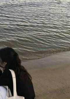 原 石 た ち の 紅 一 点 .