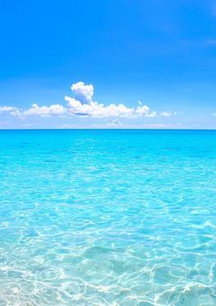 海辺の教会とアオイソラ。
