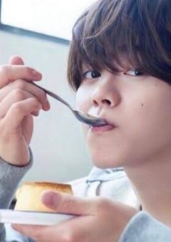 食べるの大好きな美少女はあのアイドルの妹