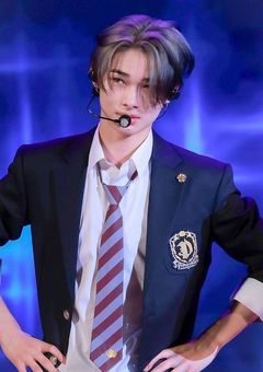 無 愛 想 な 御 曹 司 く ん .