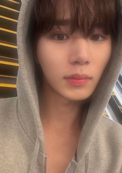 　お 隣 さ ん は 配 信 者