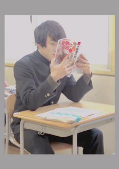  転 入 生 が イ ケ メ ン す ぎ る ! ?
