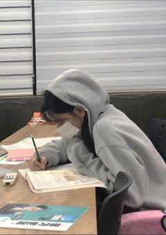 幼馴染と彼氏はアイドル